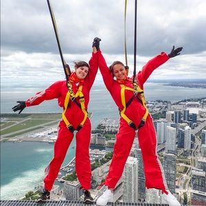 Meet your Poshers, Lindsay and Victoria